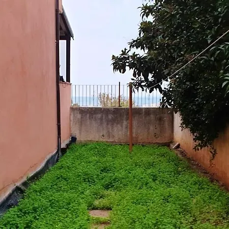 Ferienhaus House With 3 Bedrooms In Vibo Marina With Wonderful Sea View And Furnished Terrace 400 M From The Beach Longbardi